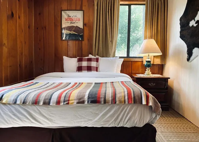 Foot Of The Mountain Motel