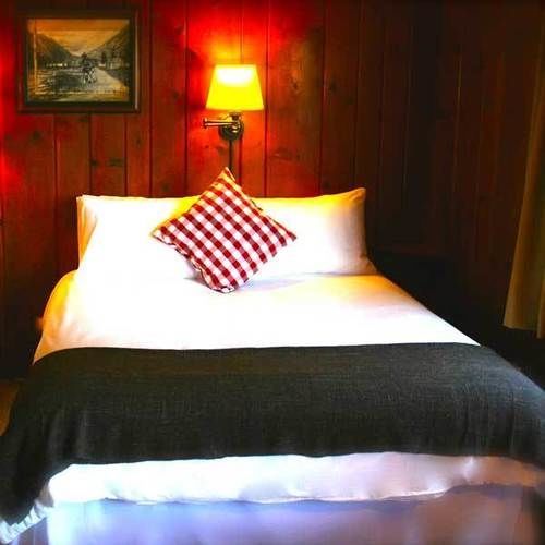 Foot Of The Mountain Motel